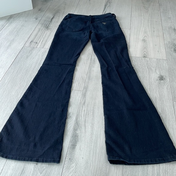 GUESS PREMIUM medium to high rise bellbottom Jean. - Picture 6 of 6
